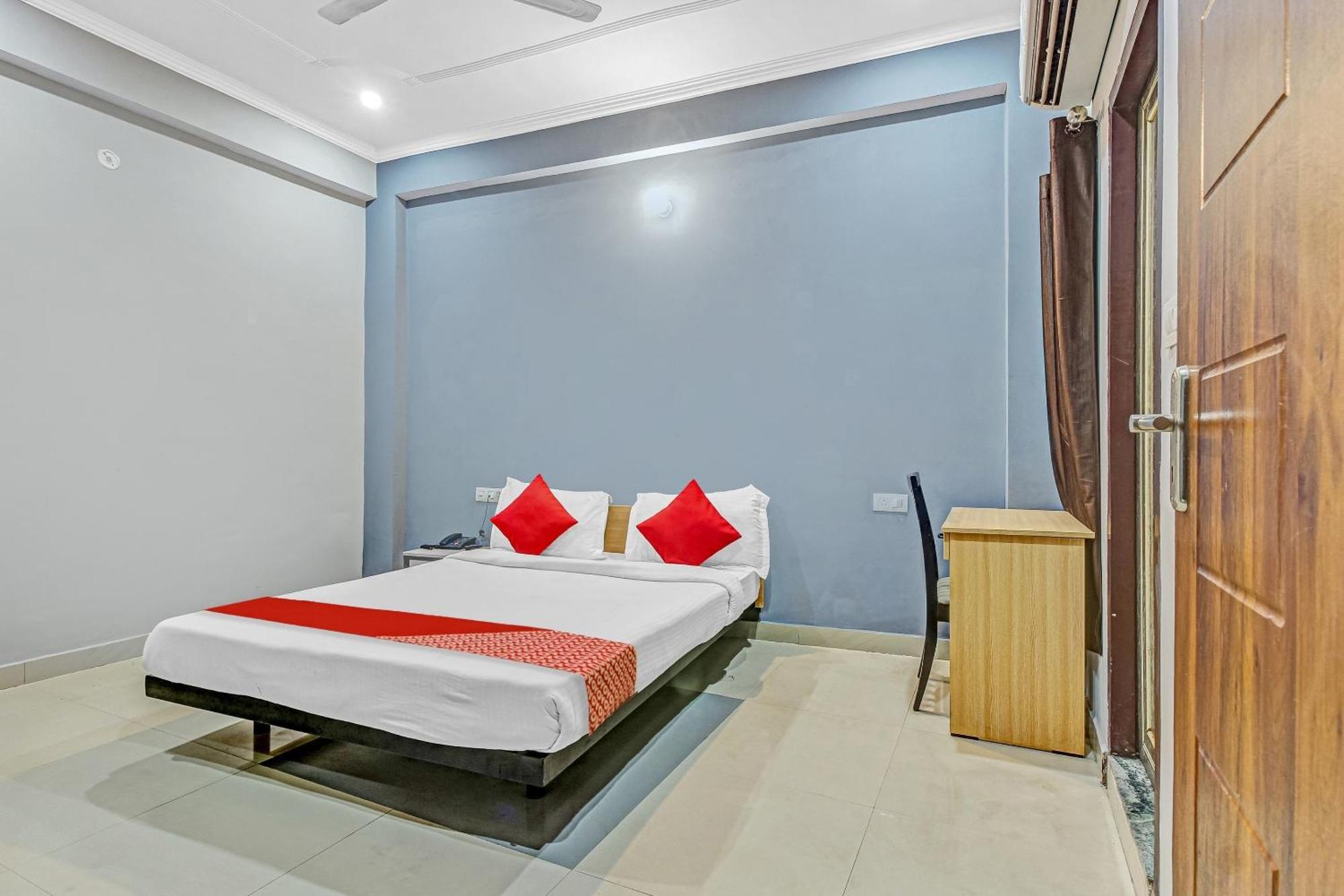 Super Collection O Orphic Inn Near Munshi Pulia Metro Station Chinhat Ngoại thất bức ảnh
