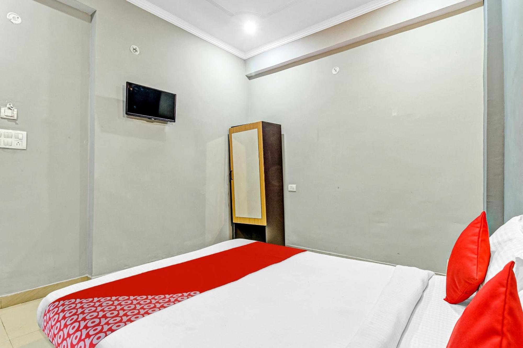 Super Collection O Orphic Inn Near Munshi Pulia Metro Station Chinhat Ngoại thất bức ảnh