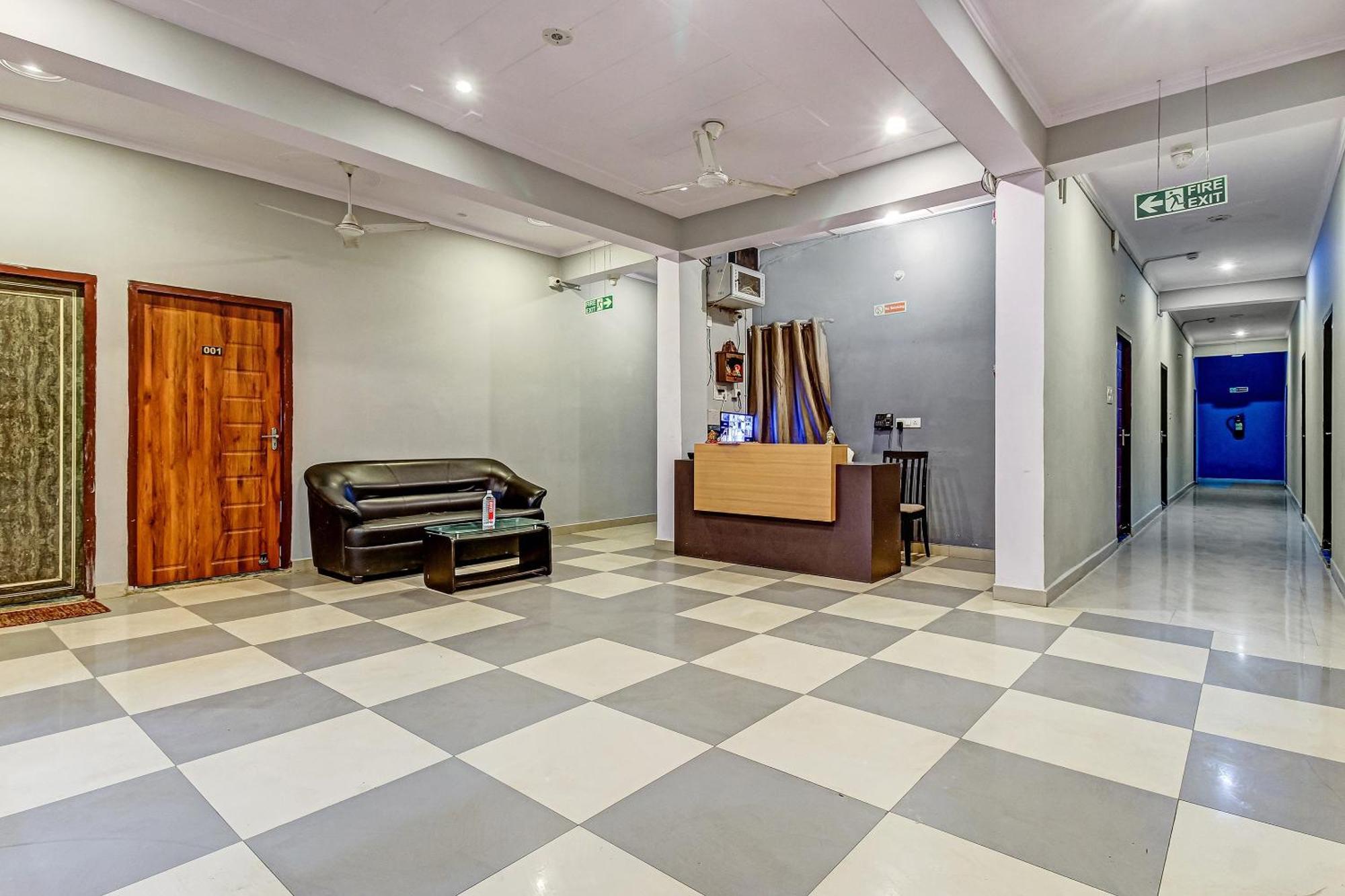 Super Collection O Orphic Inn Near Munshi Pulia Metro Station Chinhat Ngoại thất bức ảnh