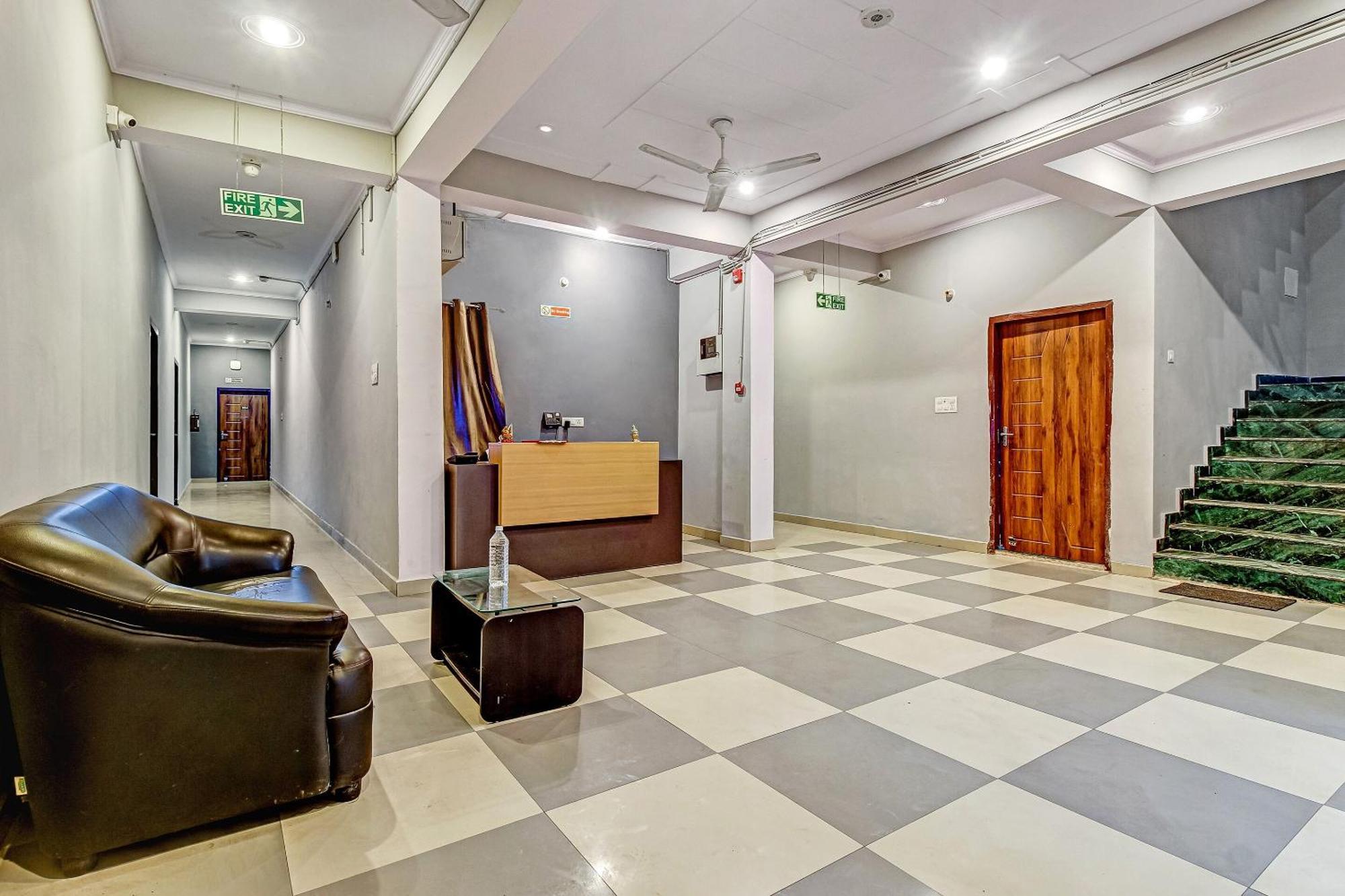 Super Collection O Orphic Inn Near Munshi Pulia Metro Station Chinhat Ngoại thất bức ảnh